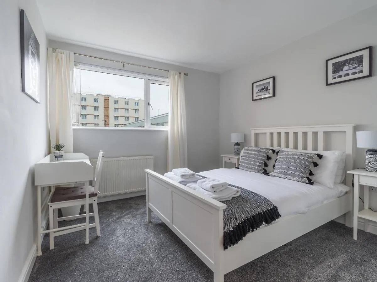 Charming 3-Bed House In Newcastle Upon Tyne Villa